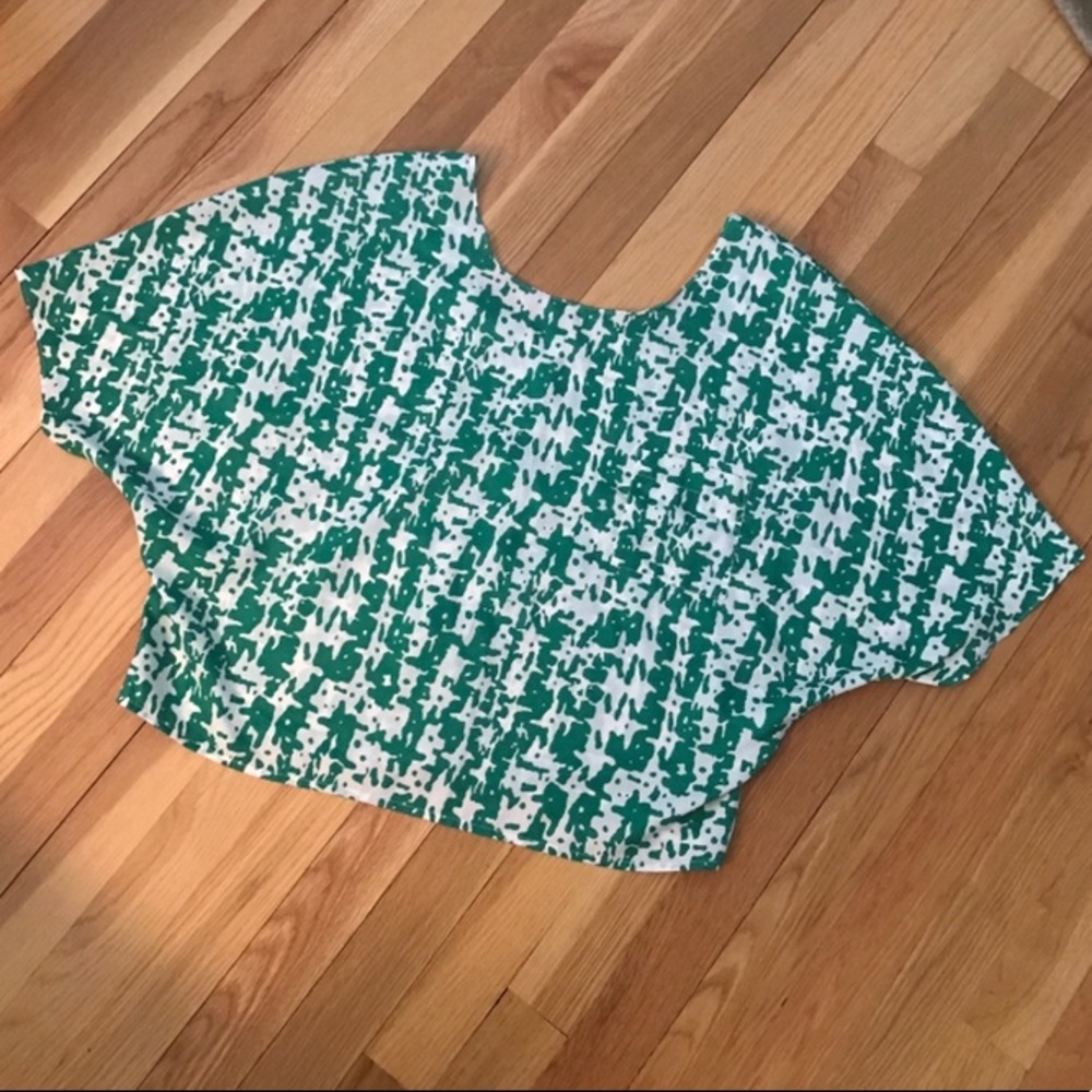 Lightweight Batwing Poncho Style Top - Picture 1 of 4